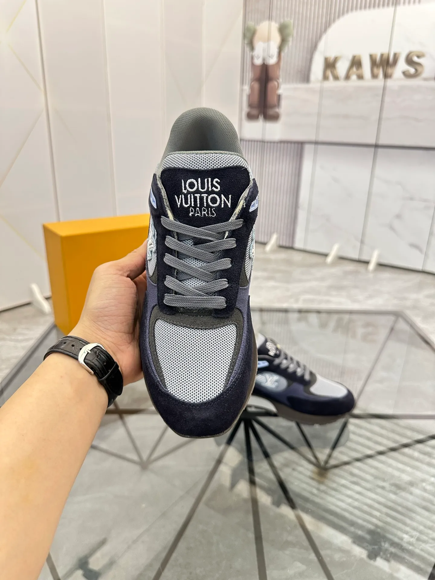 Men's shoes for sale 💰: 💰P660¥ High-end top quality Product trademark: LV * "Louis Vuitton*" low-top casual shoes Regular size: 39-45 (can be customized to 46) Product materials: upper imported first-layer cowhide spliced ​​nubuck leather ➕ breathable cotton mesh, breathable lining, original outsole. No.: H201